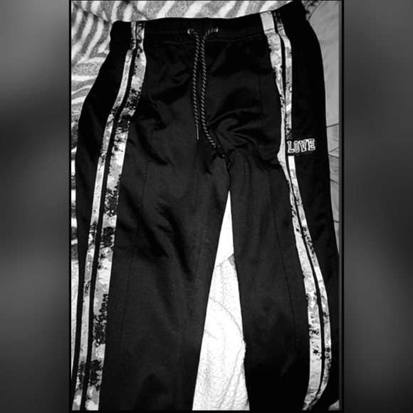 No Boundaries Love Joggers - Picture 5 of 5